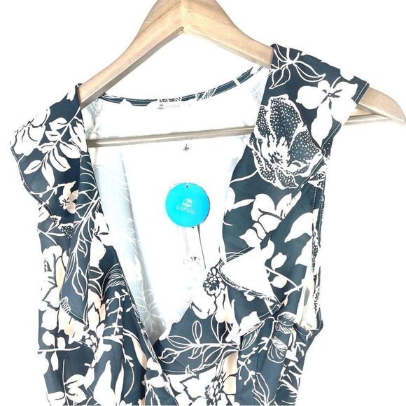 Nwt Cupshe Ariana Wrap Dress Floral Coverup size large - Picture 10 of 15